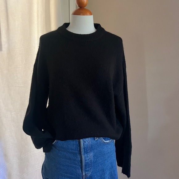 H&M Oversized Fit Crew  Neck Sweater - Picture 1 of 5